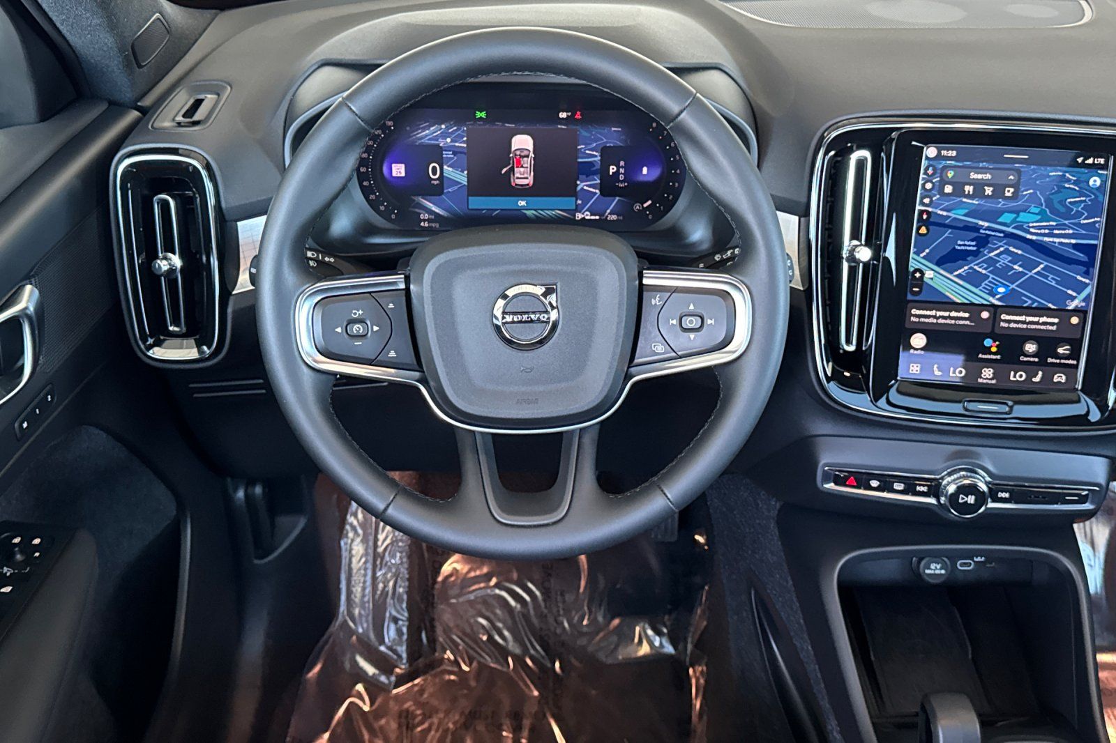 2025 Volvo XC40 Core - Photo 17