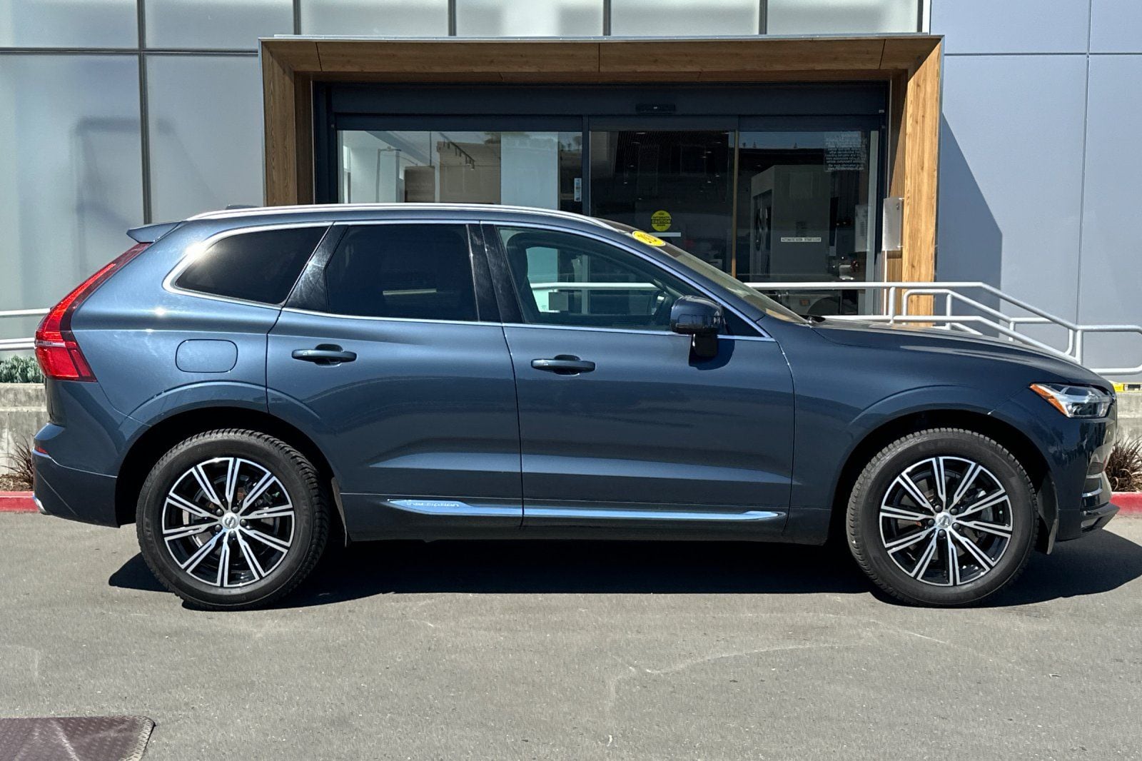 2020 Volvo XC60 T6 Inscription photo 3