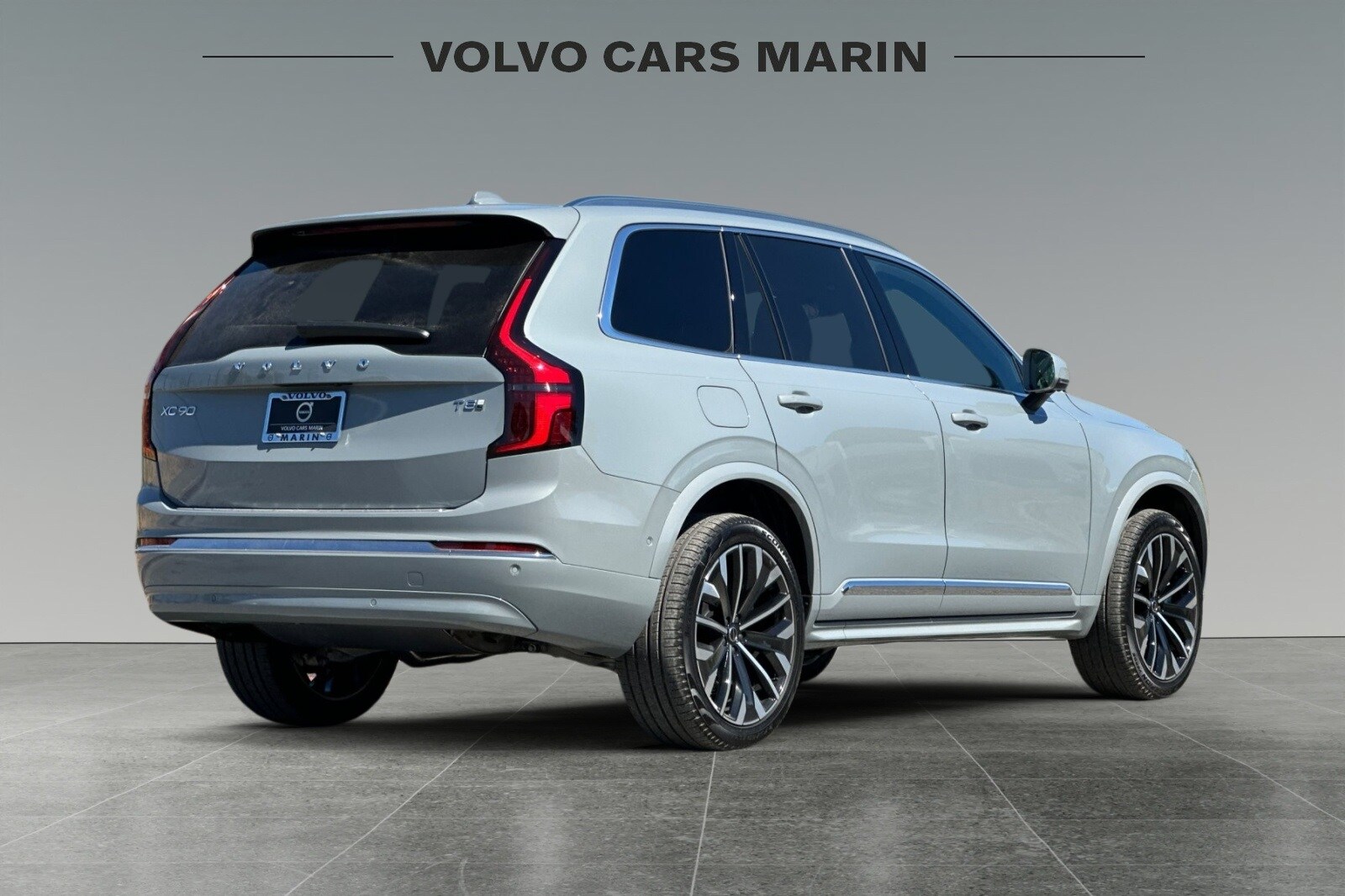2026 Volvo XC90 T8 Plus photo 2