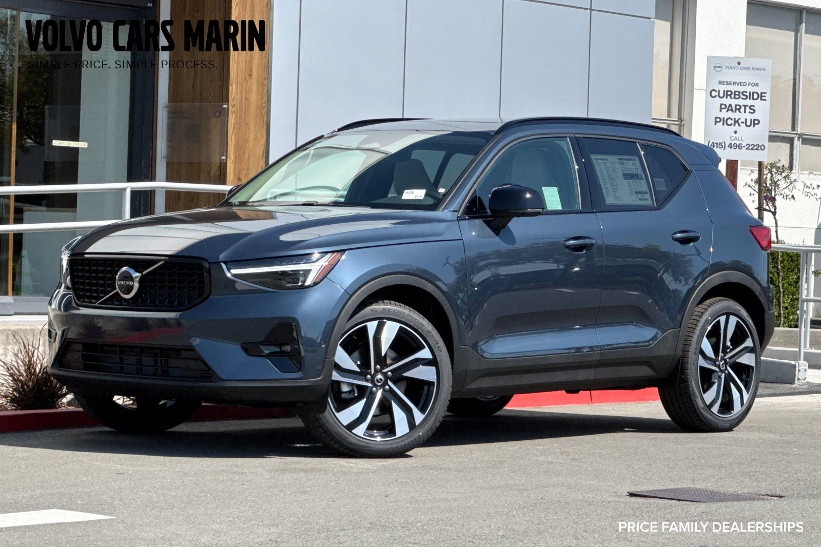 2026 Volvo XC40 B5 Ultra Dark AWD's photo