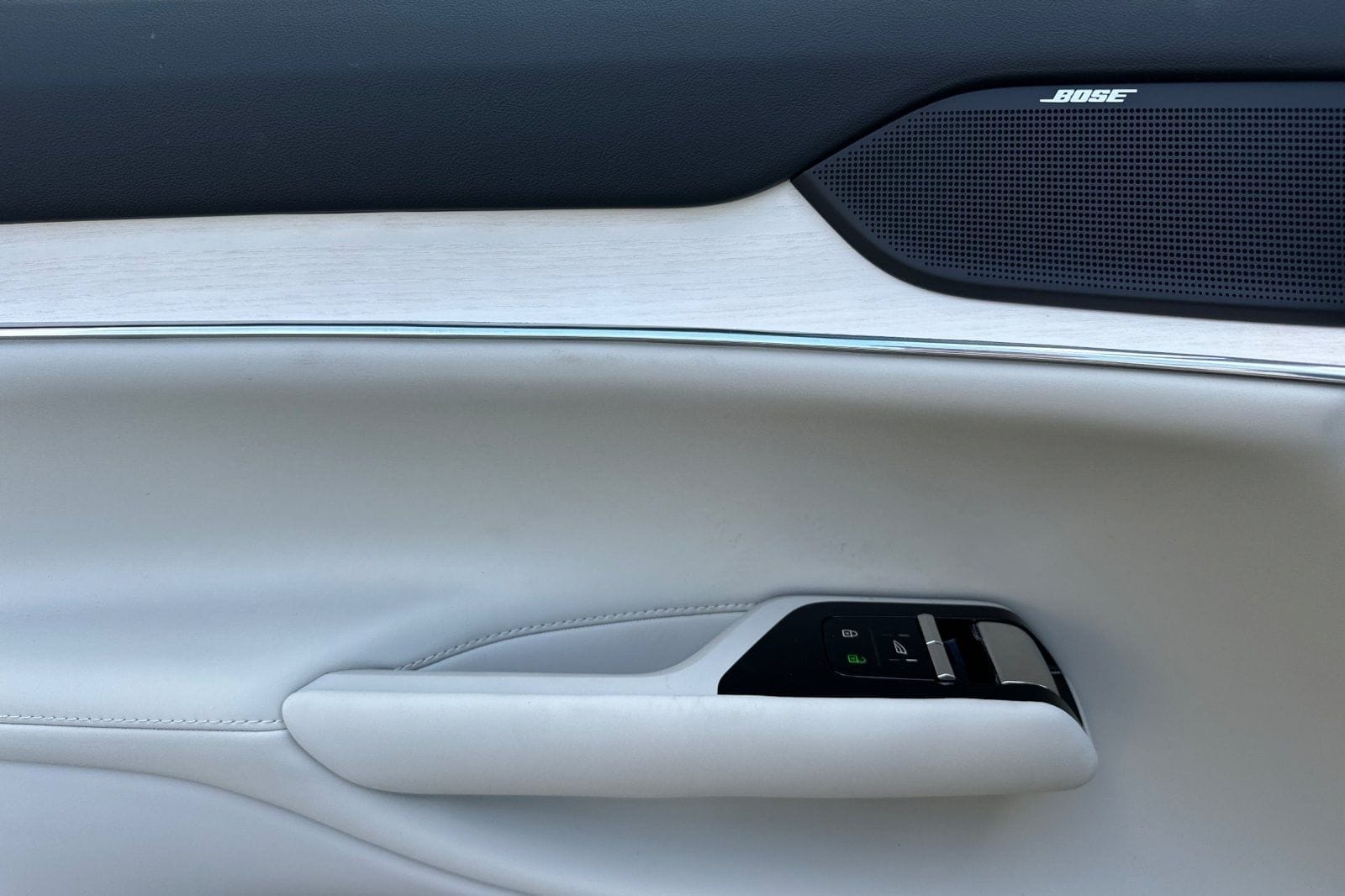 2025 Volvo EX90 Plus - Photo 14