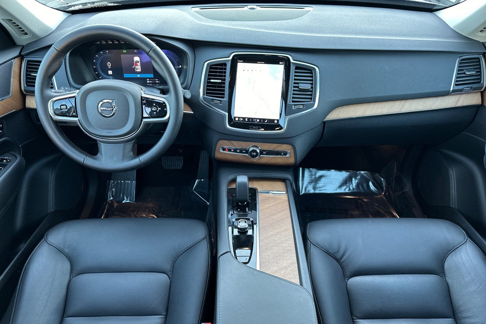 2025 Volvo XC90 plug-in hybrid T8 Core 7-Seater photo 2