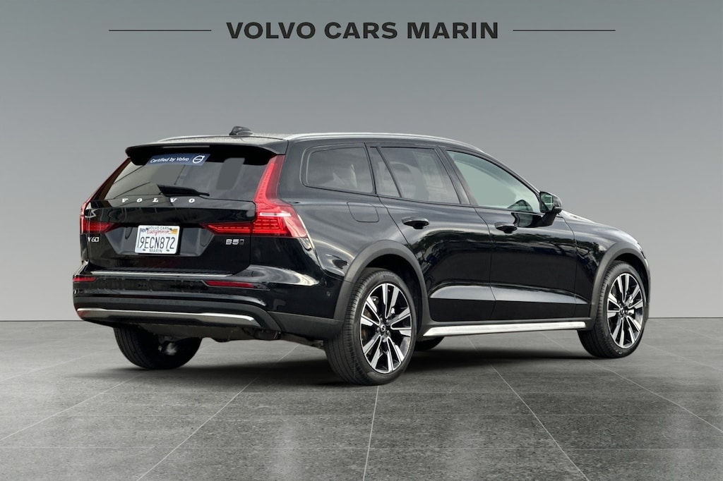 Certified 2023 Volvo V60 Cross Country B5 AWD Ultimate Wagon