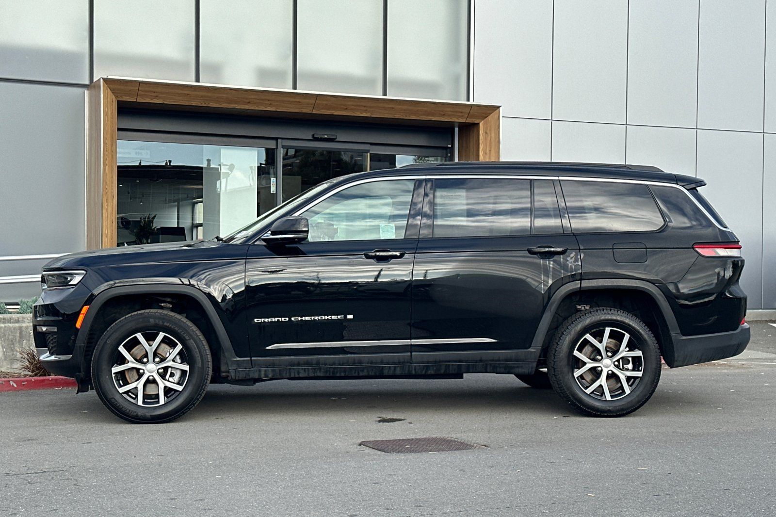 2024 Jeep Grand Cherokee L Limited photo 4