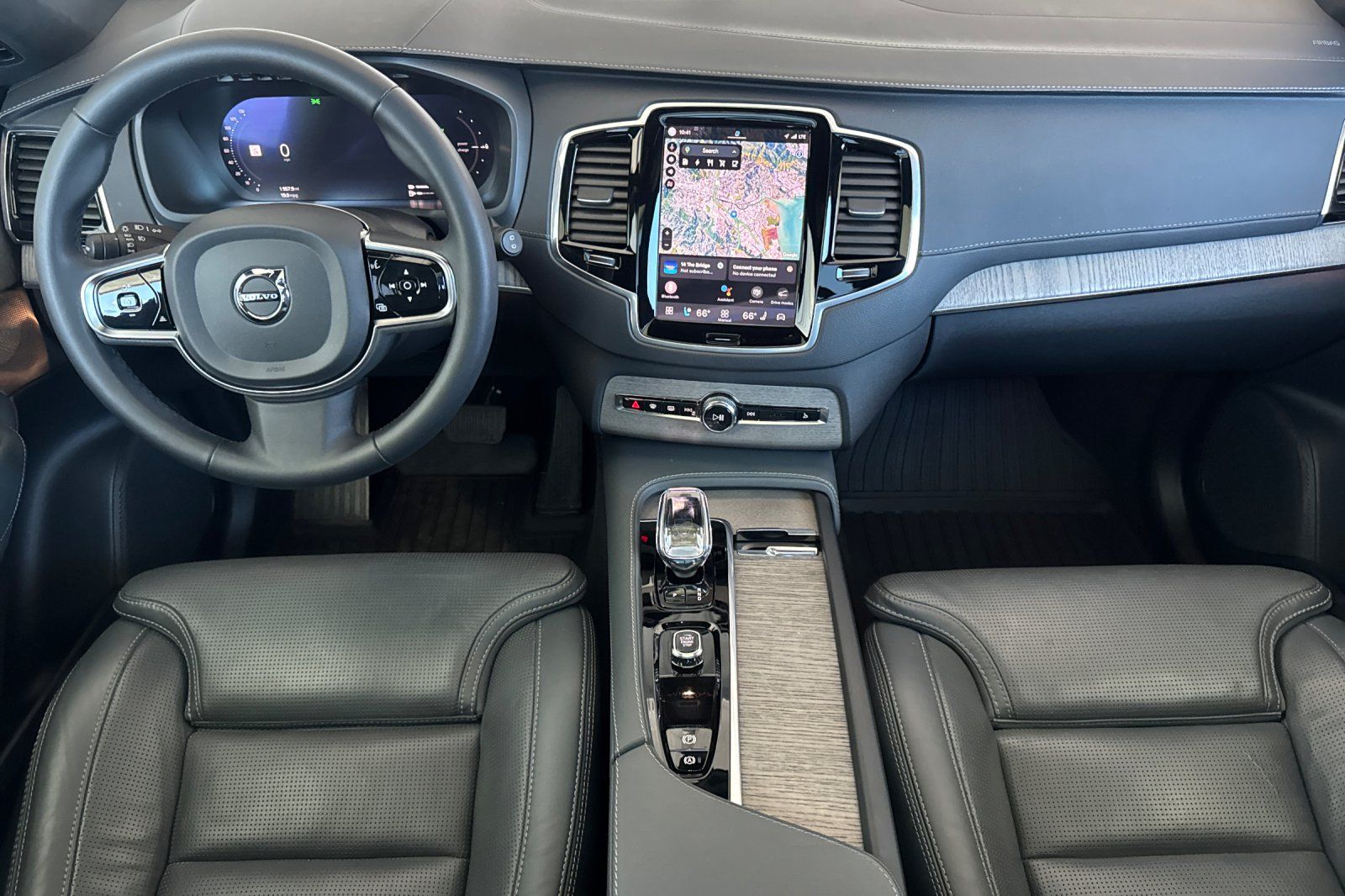 2024 Volvo XC90 plug-in hybrid T8 Ultimate Bright 7-Seater photo 2