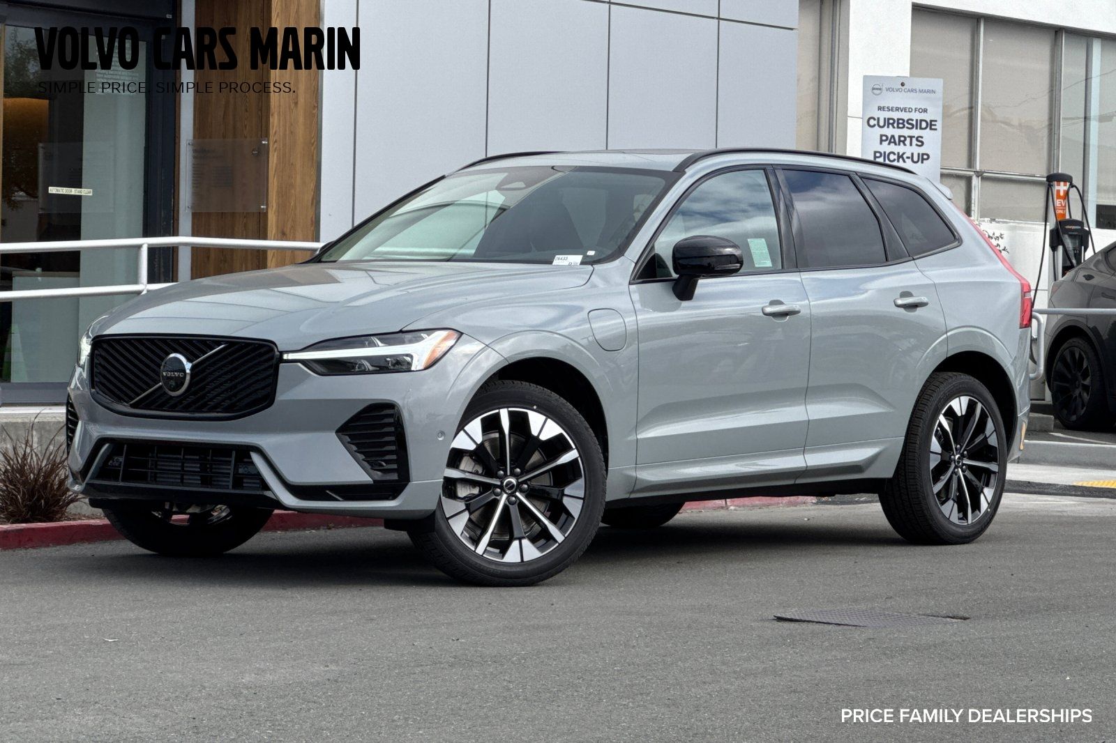 2026 Volvo XC60 T8 Ultra Dark AWD's photo