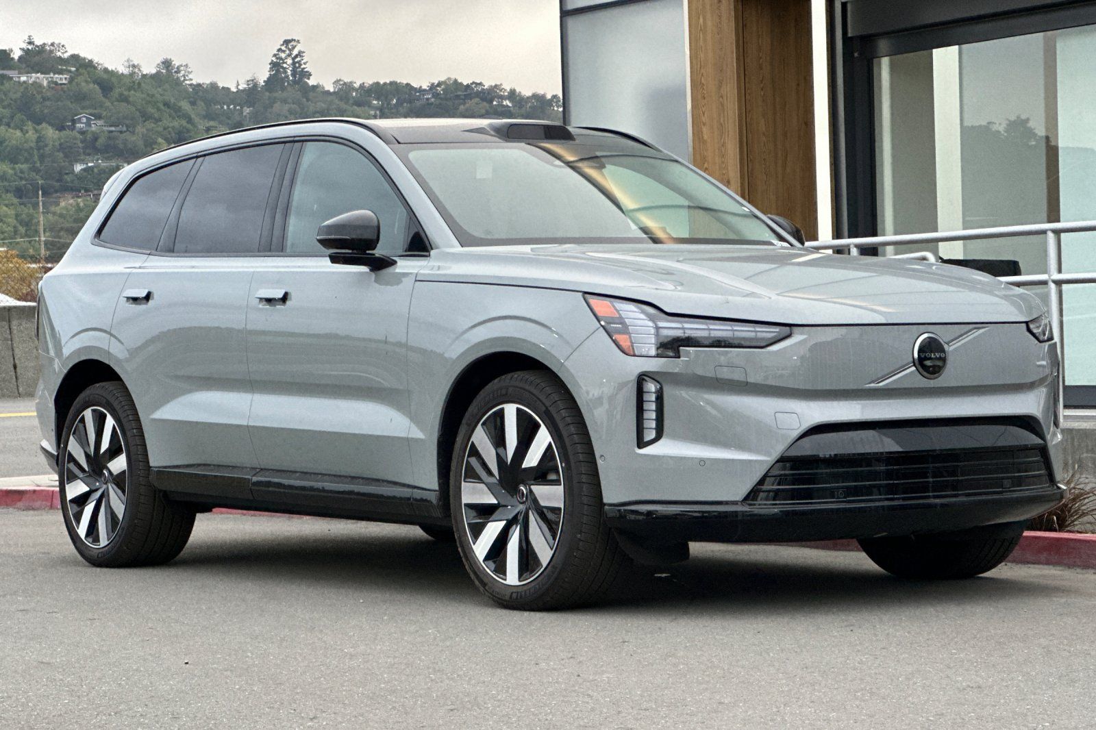 2025 Volvo EX90 Ultra - Photo 9