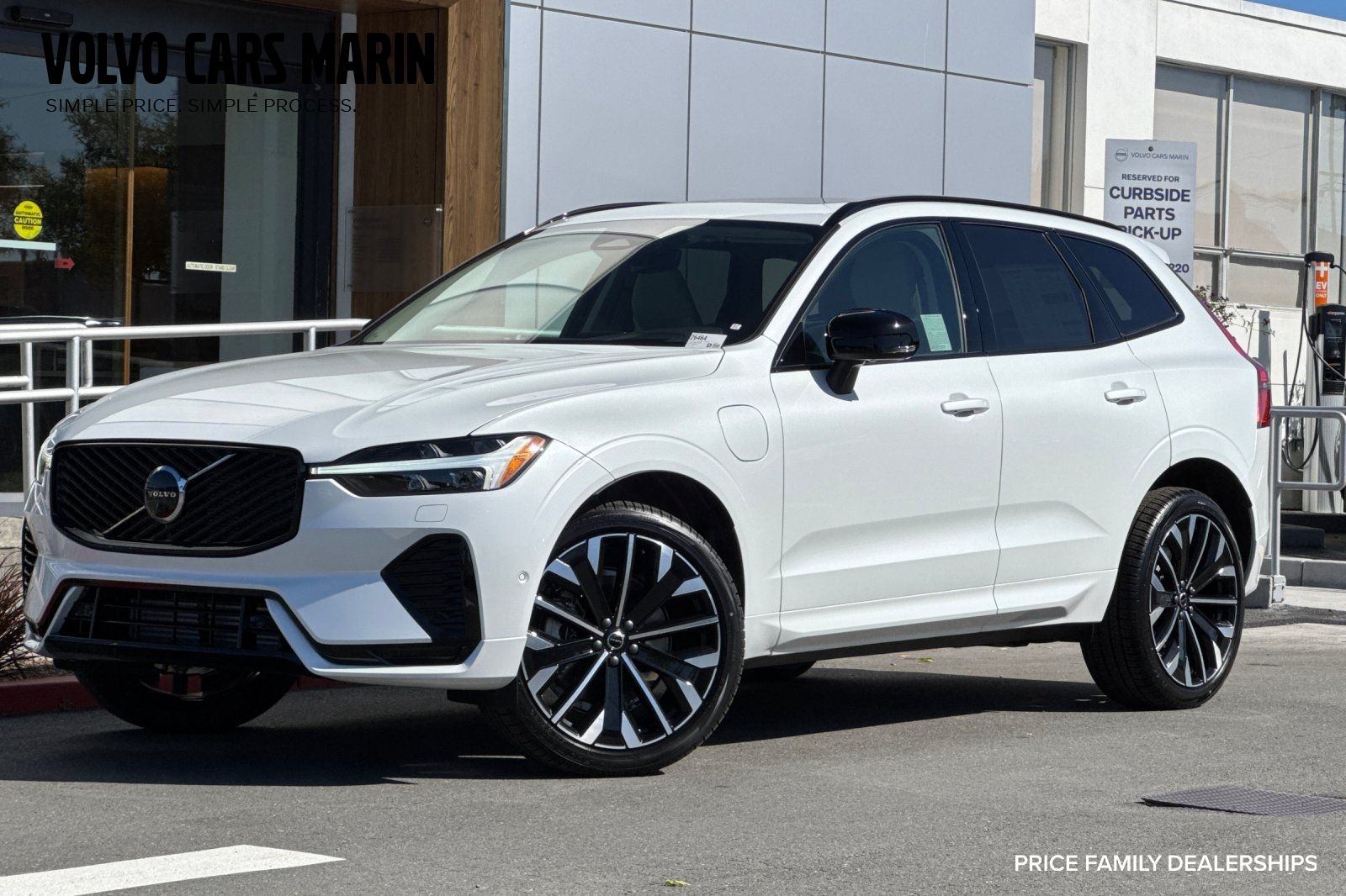 2026 Volvo XC60 T8 Ultra Dark AWD's photo