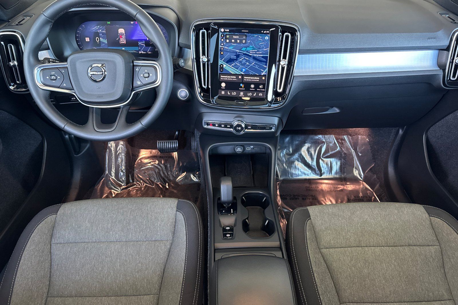 2025 Volvo XC40 B5 Core Bright Theme photo 2