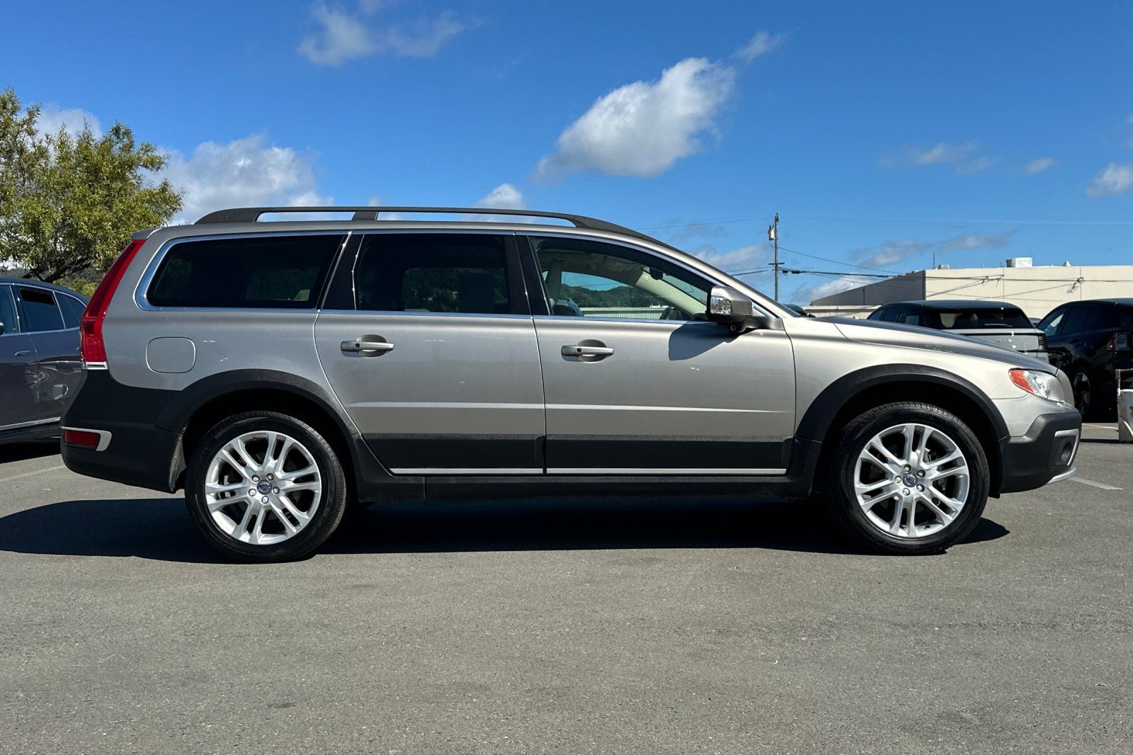 2016 Volvo XC70 T5 Drive-E Platinum photo 3
