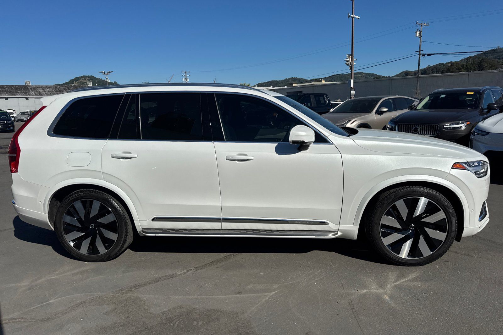2024 Volvo XC90 plug-in hybrid T8 Ultimate Bright 7-Seater photo 3