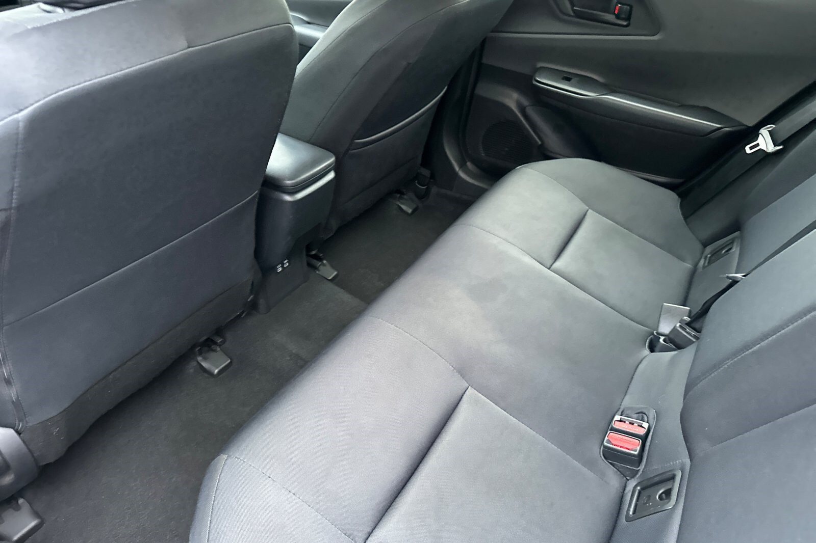 2023 Toyota Prius LE photo 4