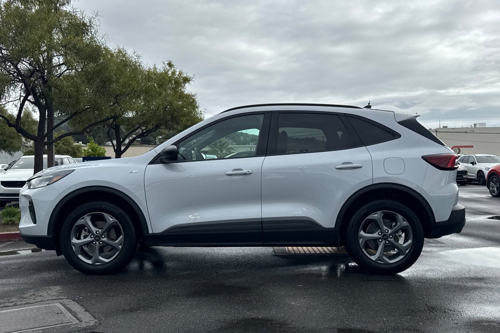 2025 Ford Escape ST-Line photo 4