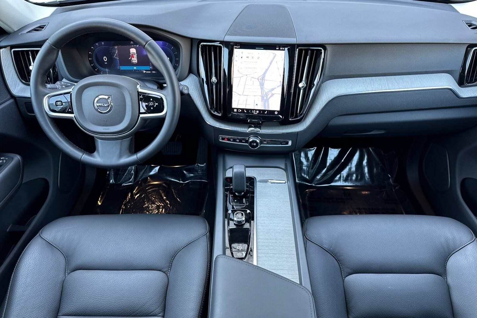 2025 Volvo XC60 B5 Plus photo 3