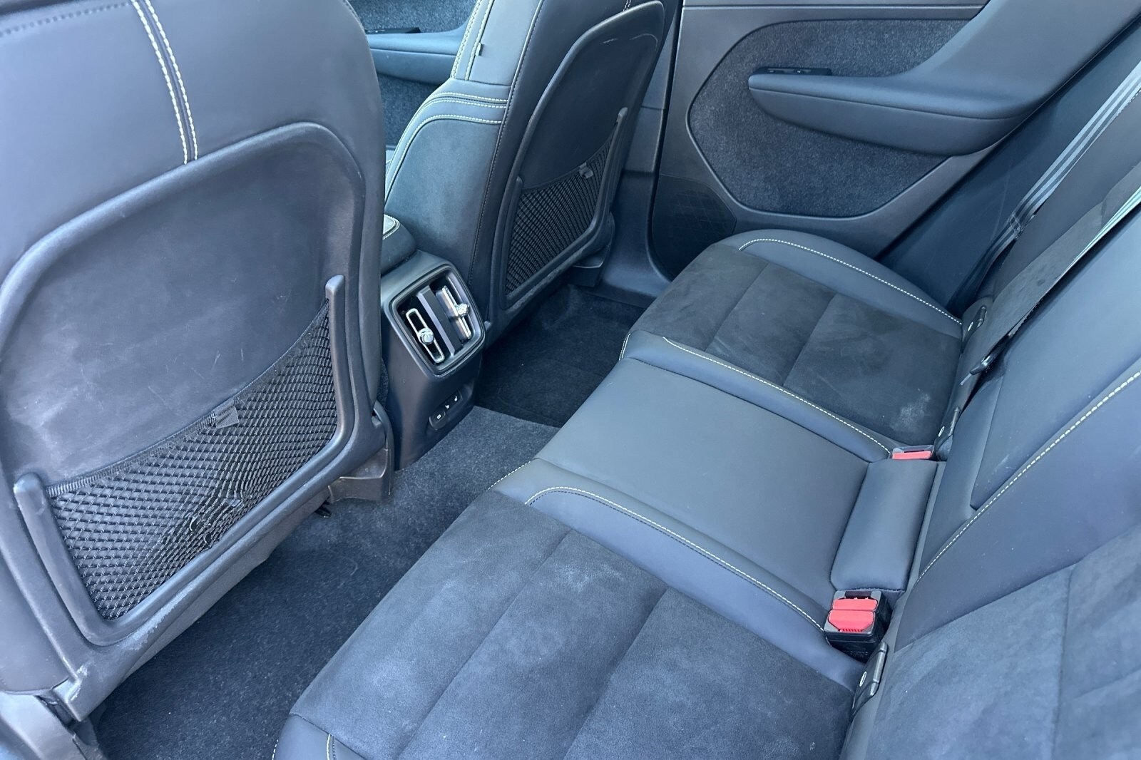 2023 Volvo XC40 Recharge Ultimate photo 4