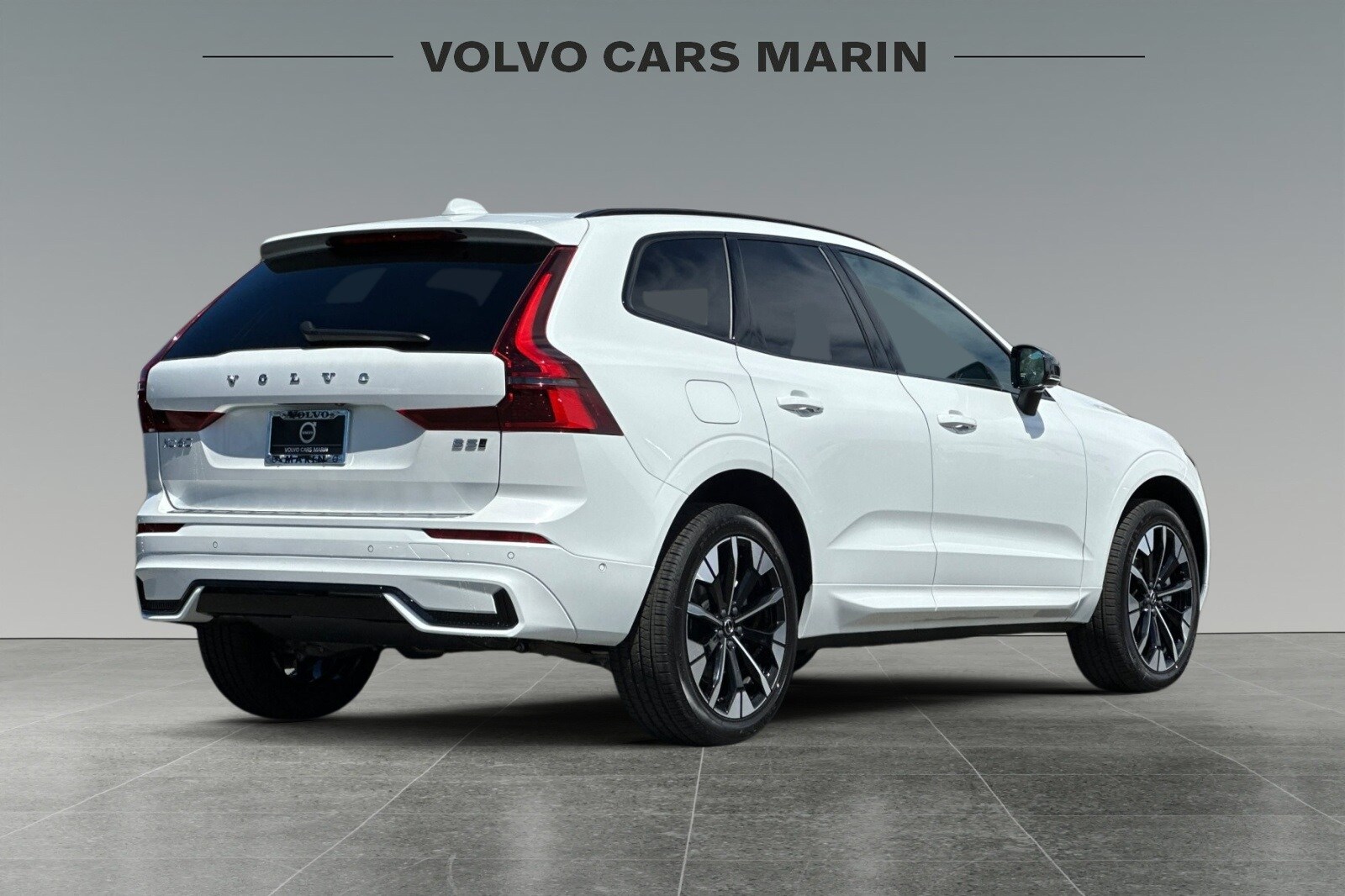 2026 Volvo XC60 B5 Plus photo 2