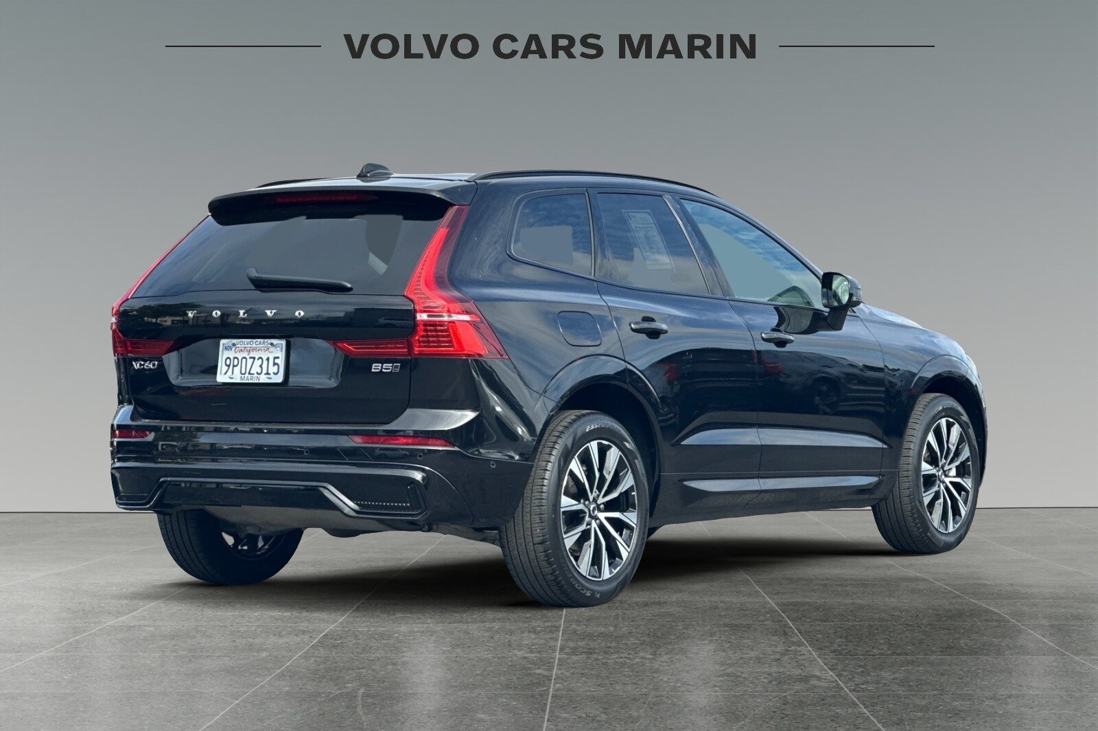 2025 Volvo XC60 B5 Plus photo 2