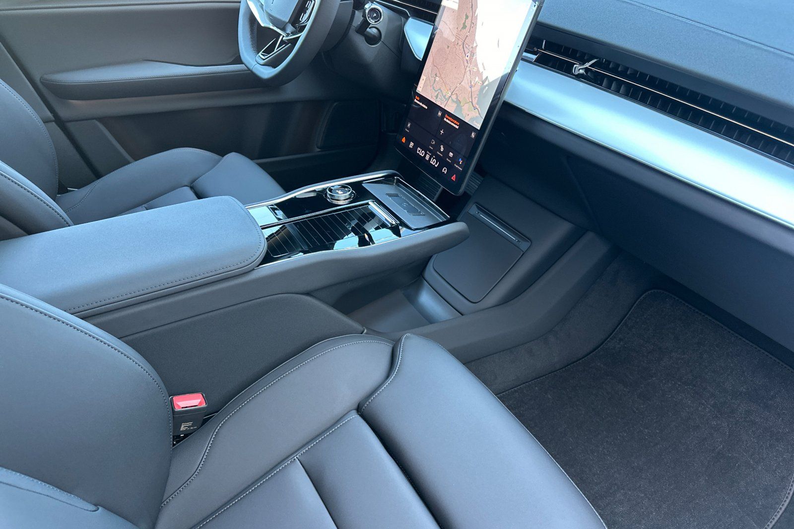 2025 Polestar 3 - Photo 18