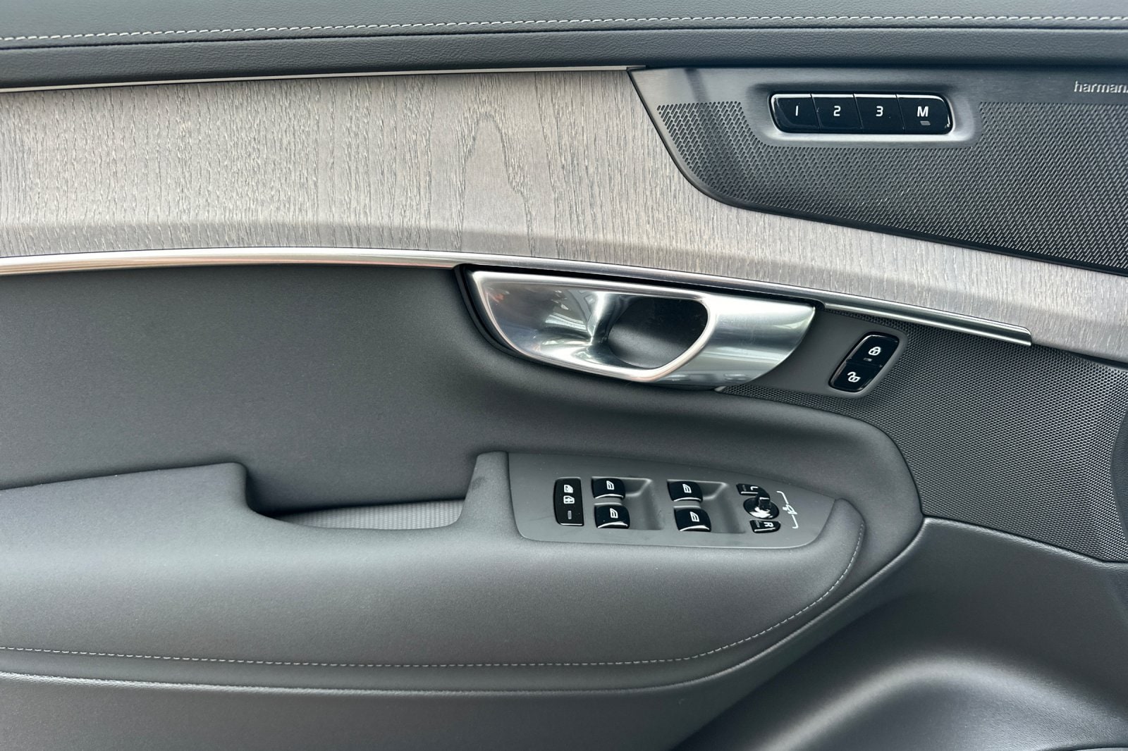2026 Volvo XC90 Ultra - Photo 14
