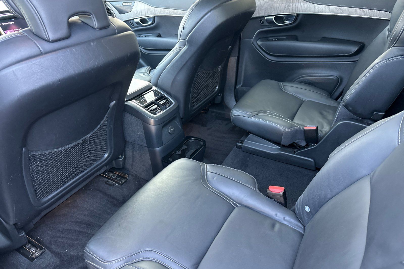 2023 Volvo XC90 Recharge Plug-In Hybrid Ultimate 6-Seater photo 4