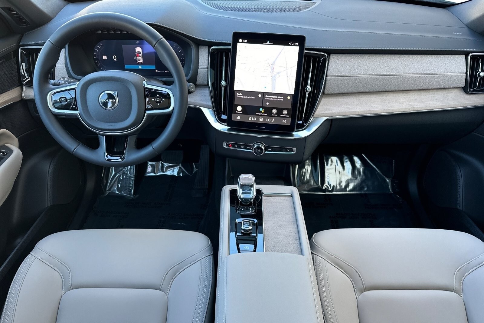 2026 Volvo XC90 Plus photo 3