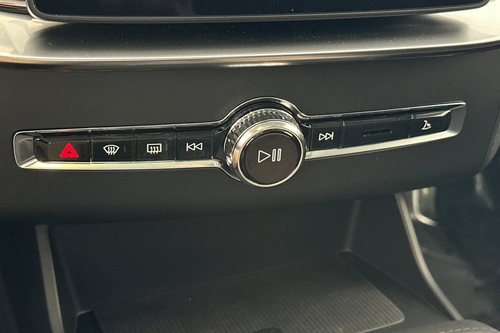 2026 Volvo XC90 Plus - Photo 23