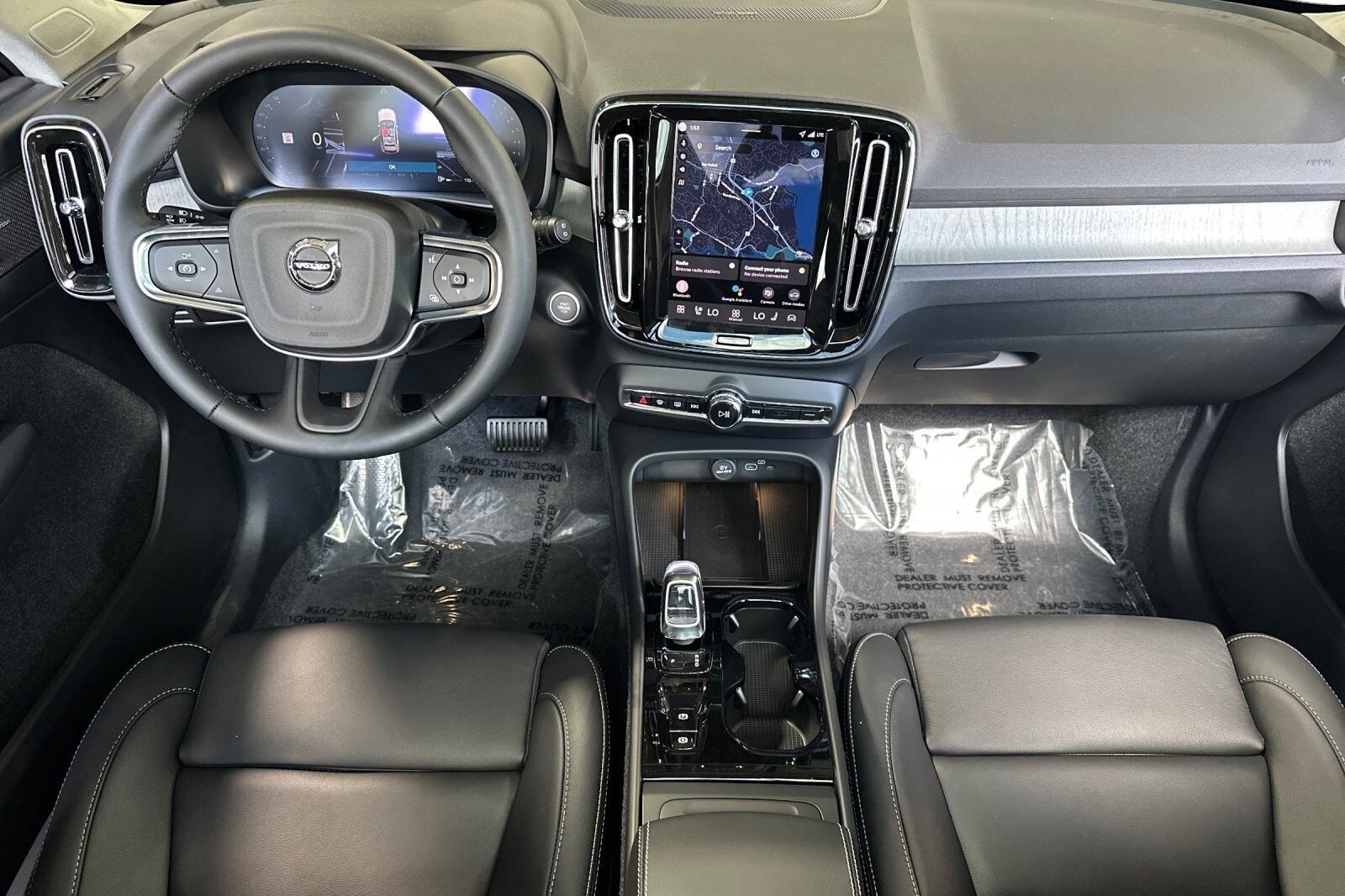 2026 Volvo XC40 photo 3