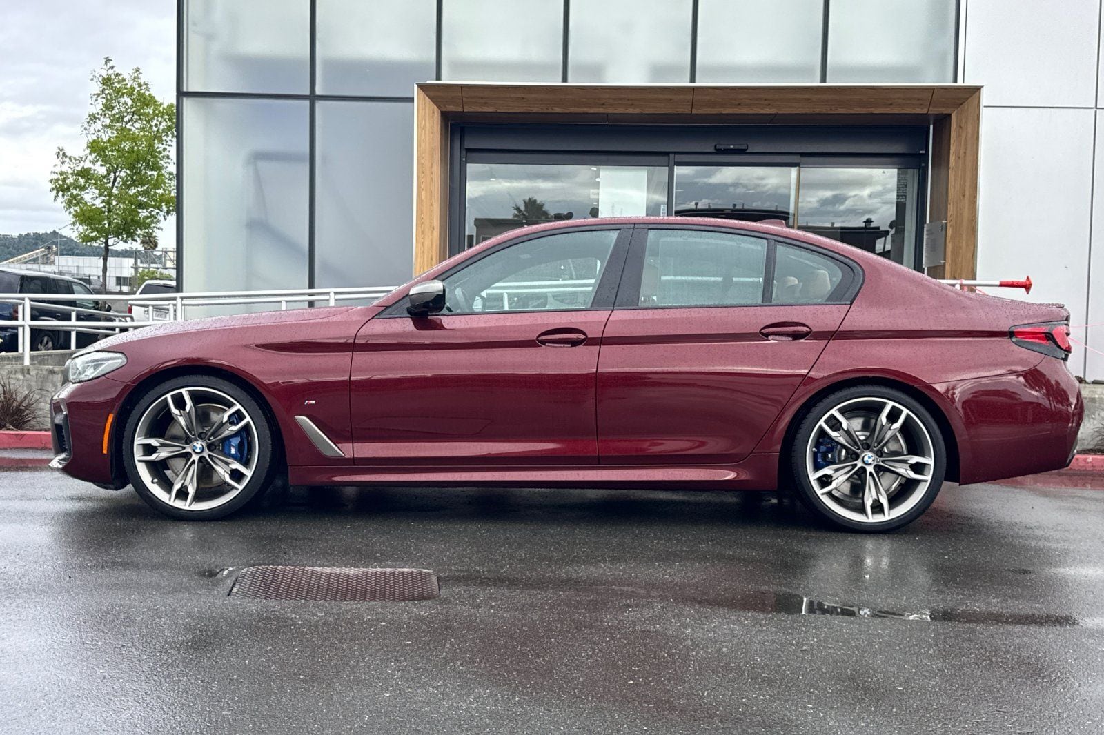2023 BMW M550i xDrive photo 4