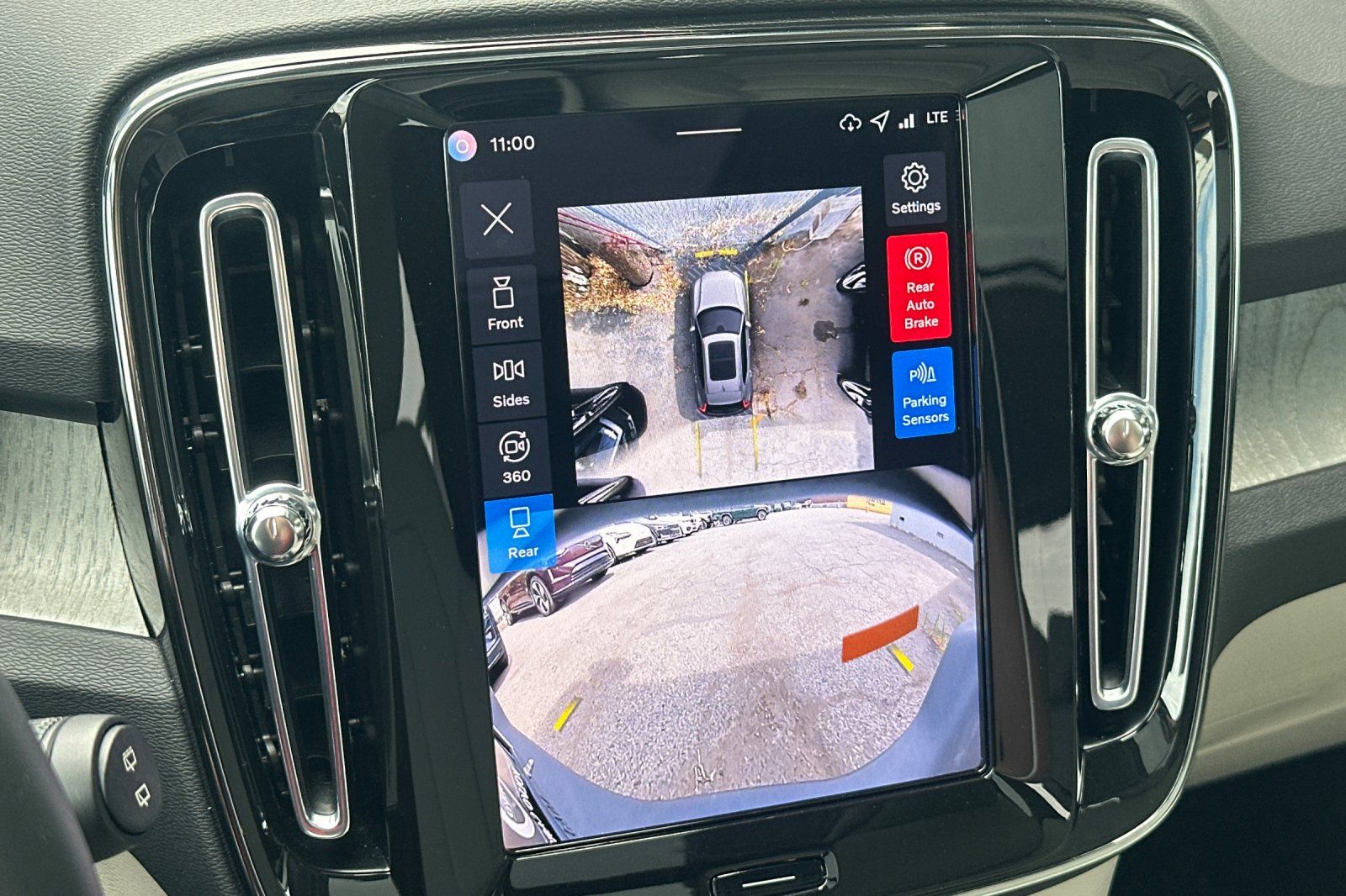 2026 Volvo XC40 Plus - Photo 23