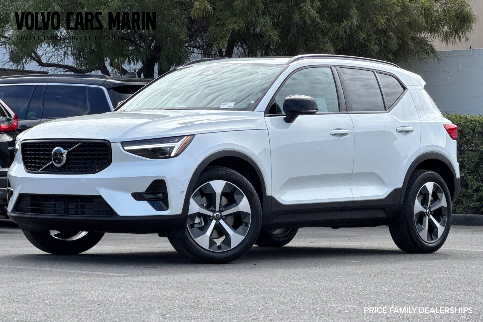 2026 Volvo XC40 B5 Plus Dark AWD's photo