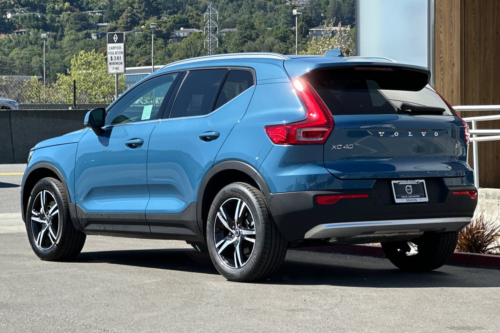 2025 Volvo XC40 B5 Core Bright Theme photo 6