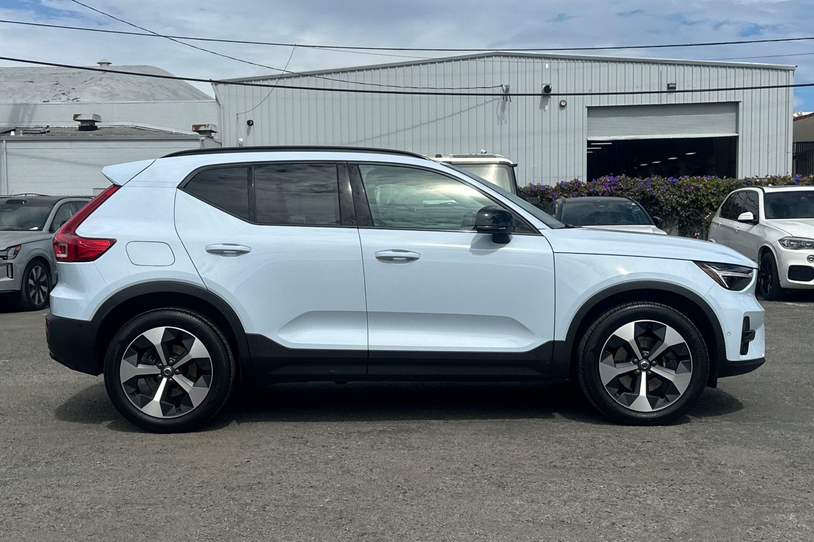2026 Volvo XC40 Plus - Photo 9