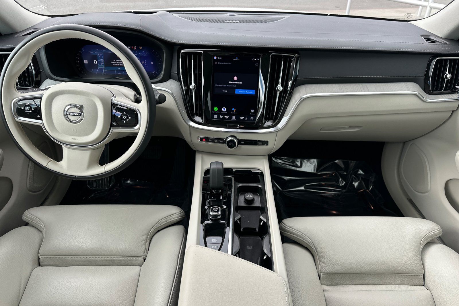 2024 Volvo S60 B5 Ultimate Dark photo 2