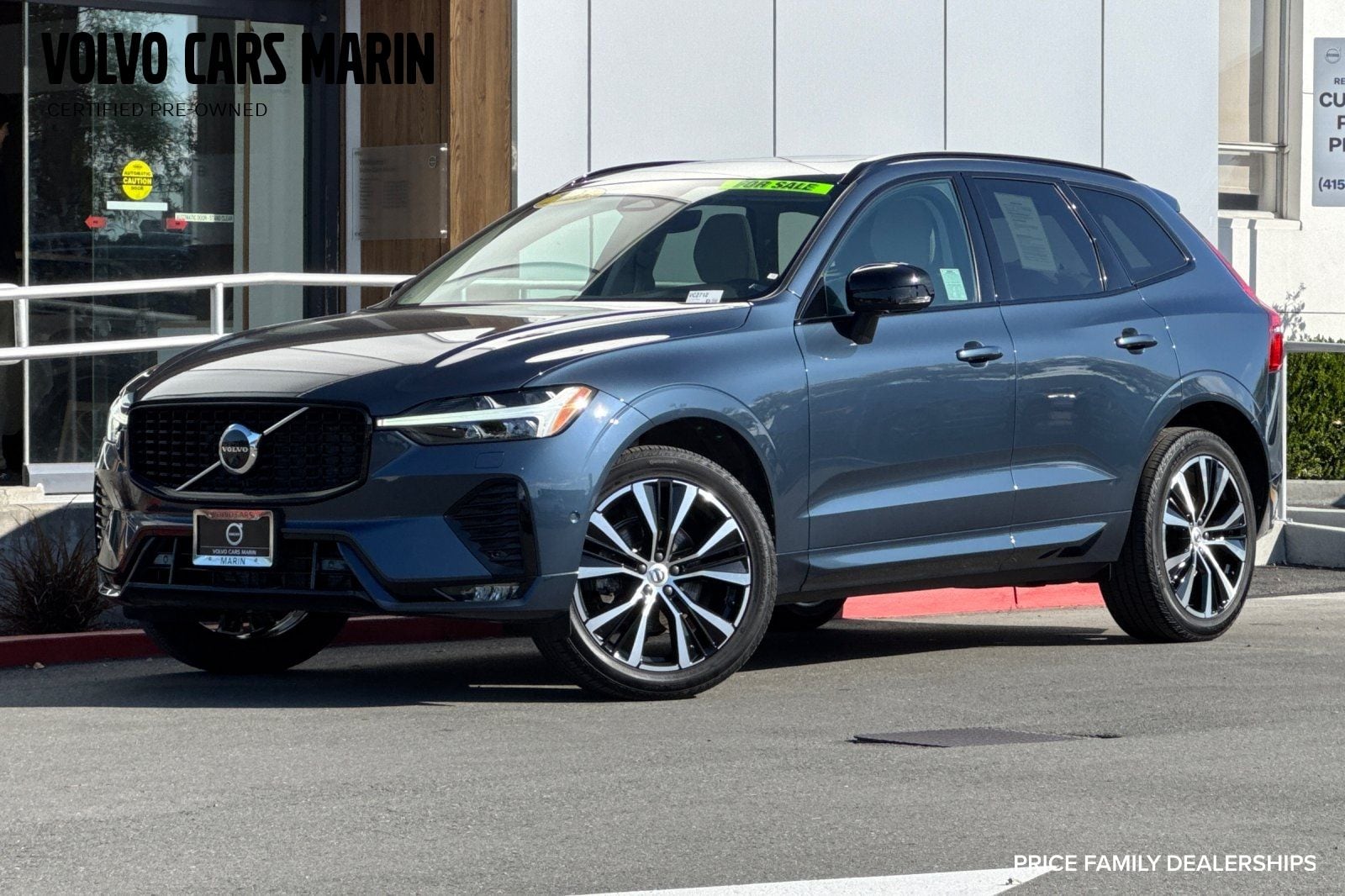 2023 Volvo XC60 B5 Plus Dark Theme AWD's photo