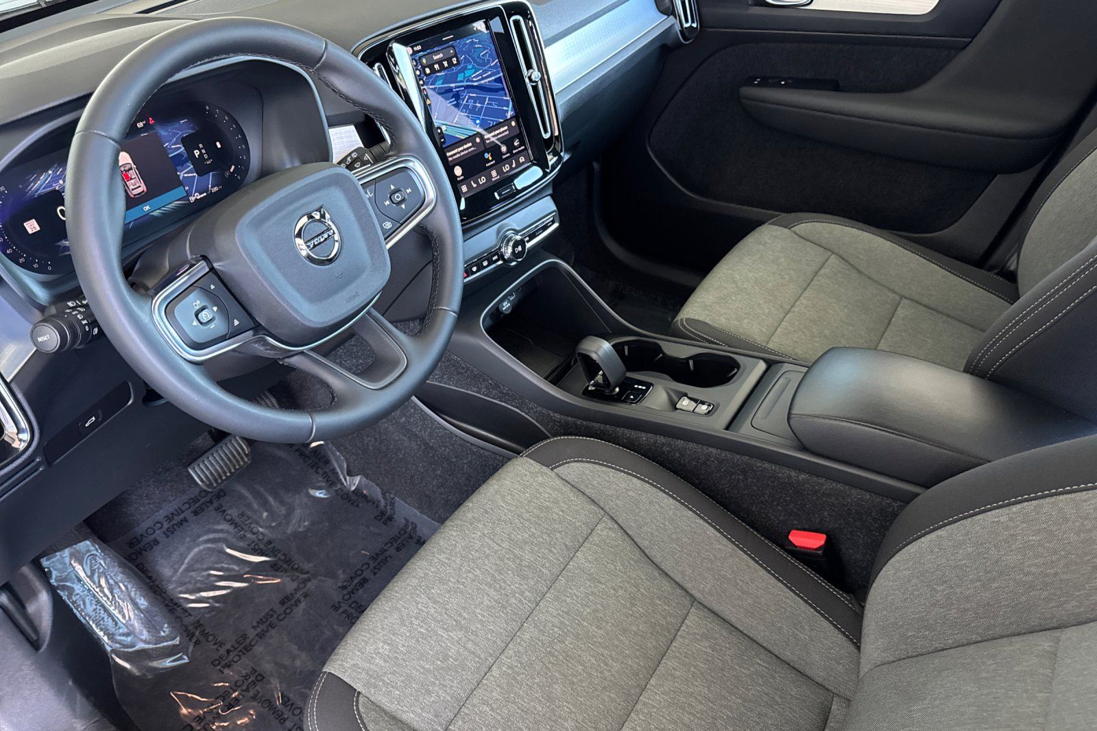2025 Volvo XC40 Core - Photo 14