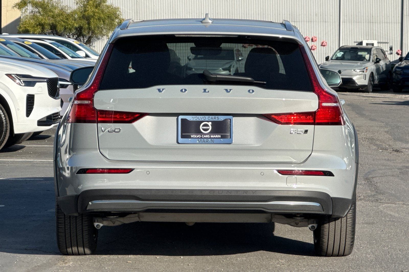 2025 Volvo V60 Cross Country B5 Plus photo 6