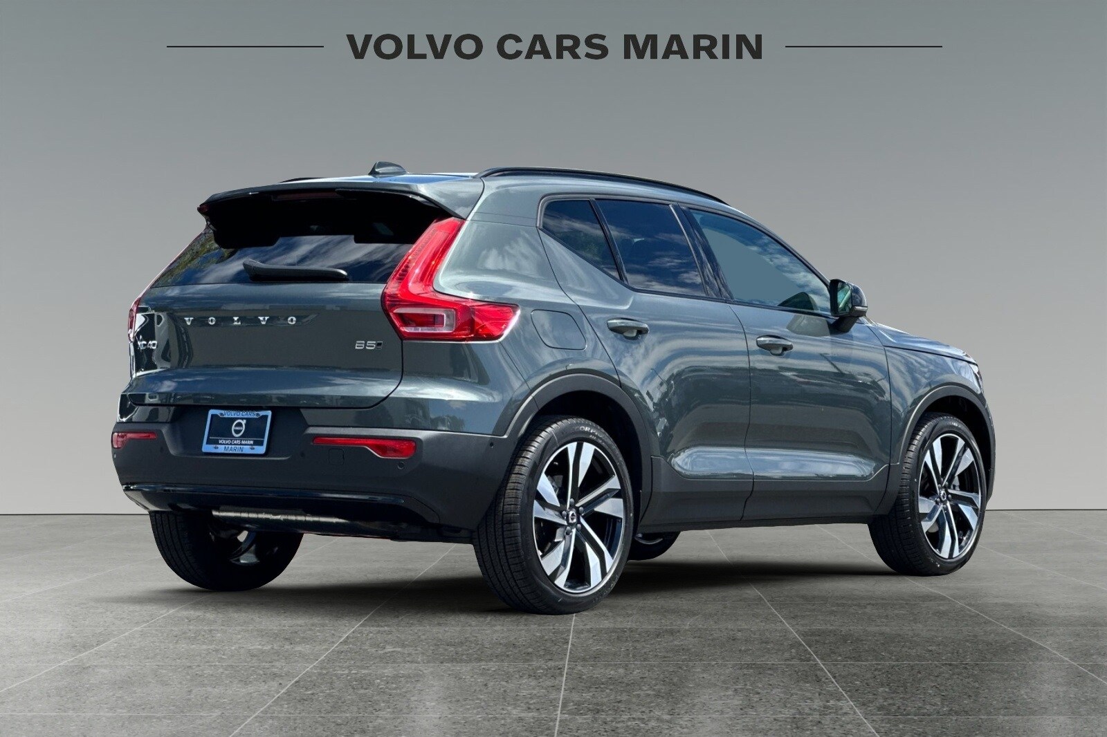 2026 Volvo XC40 photo 2