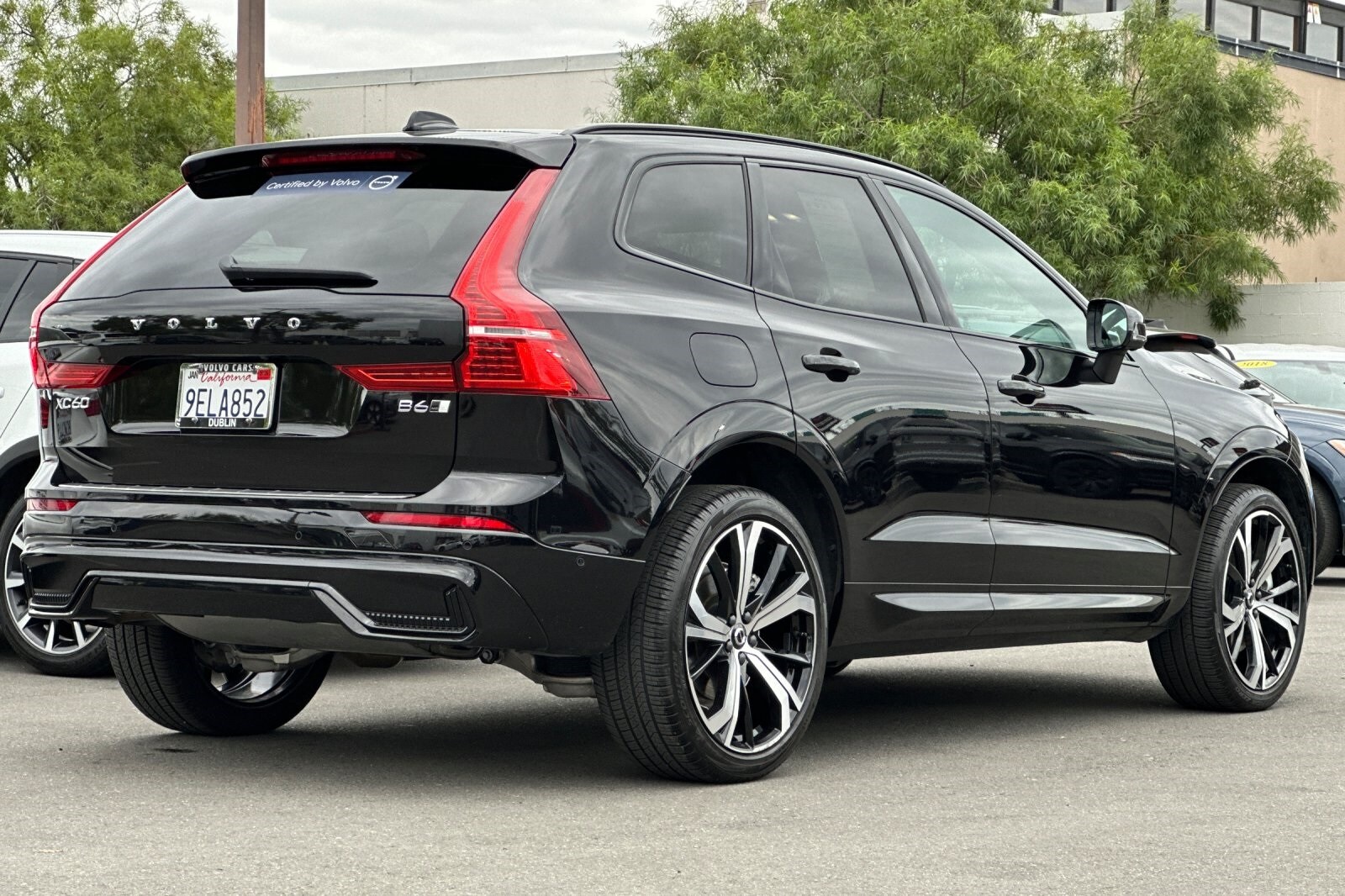 2023 Volvo XC60 Ultimate photo 2