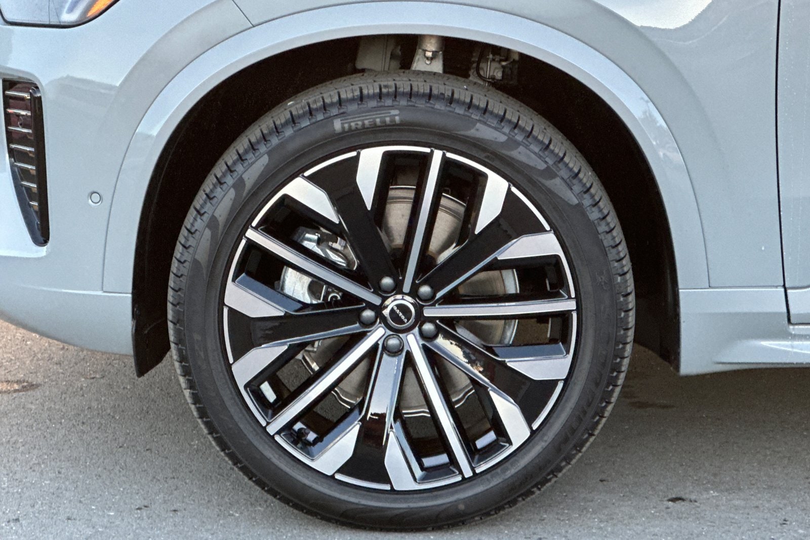 2026 Volvo XC90 Ultra - Photo 11