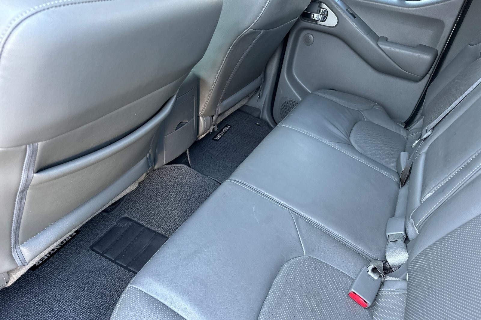 2019 Nissan Frontier SL photo 4