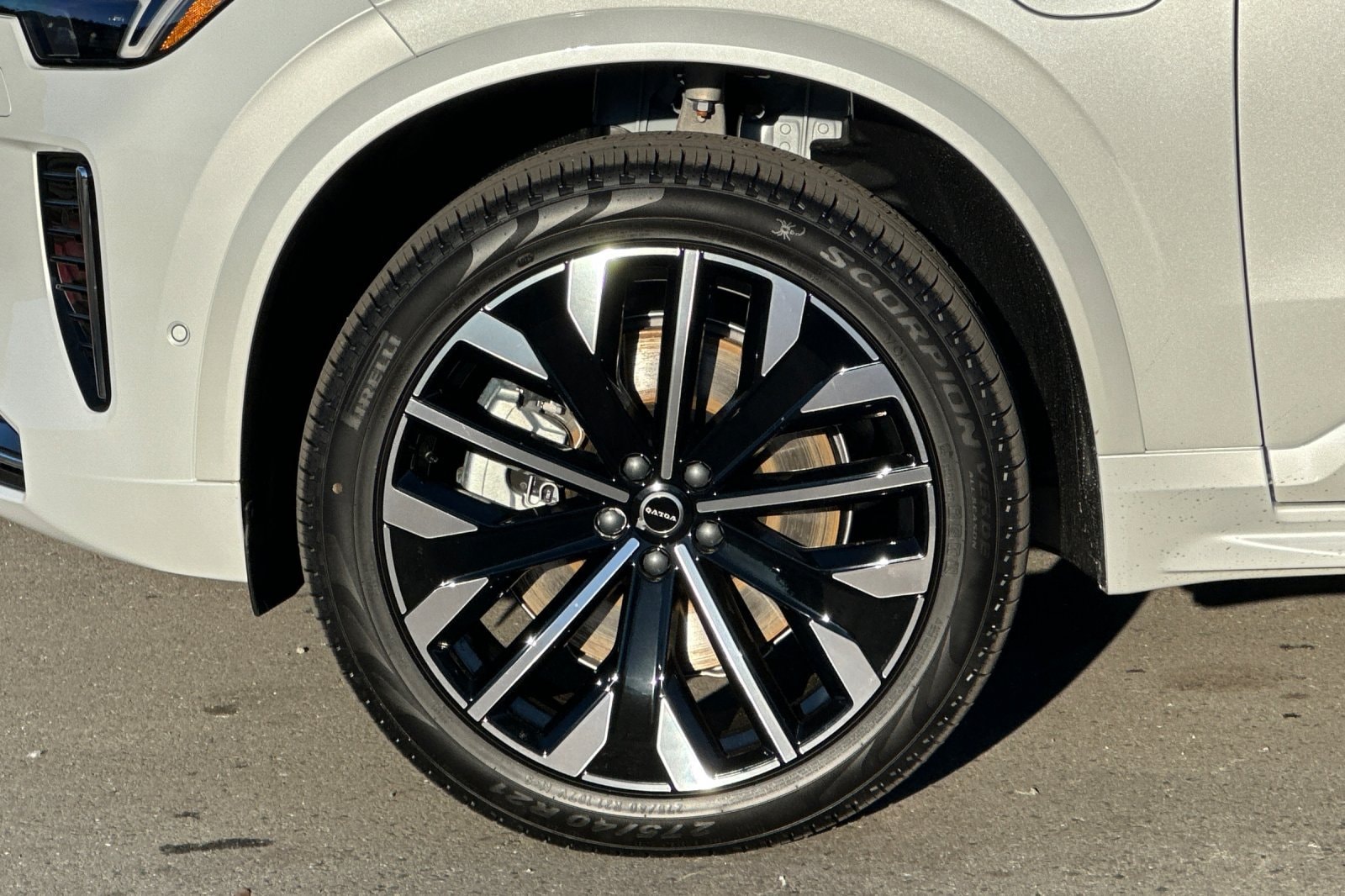 2026 Volvo XC90 Plus - Photo 11