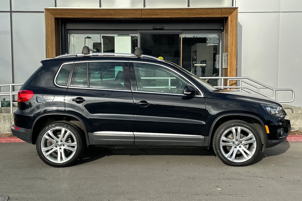 2016 Volkswagen Tiguan SEL photo 2