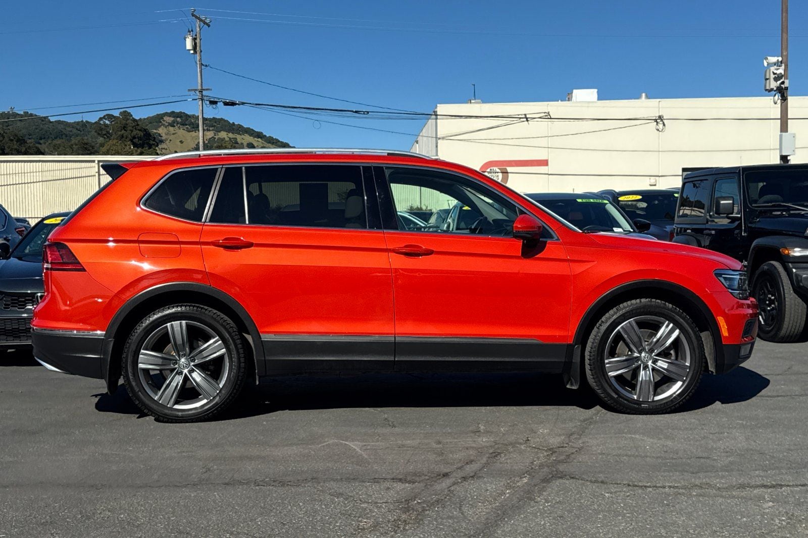 2018 Volkswagen Tiguan 2.0T SEL Premium 4MOTION photo 5