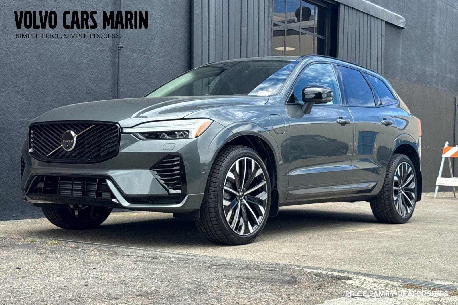 2026 Volvo XC60 T8 Ultra Dark AWD's photo