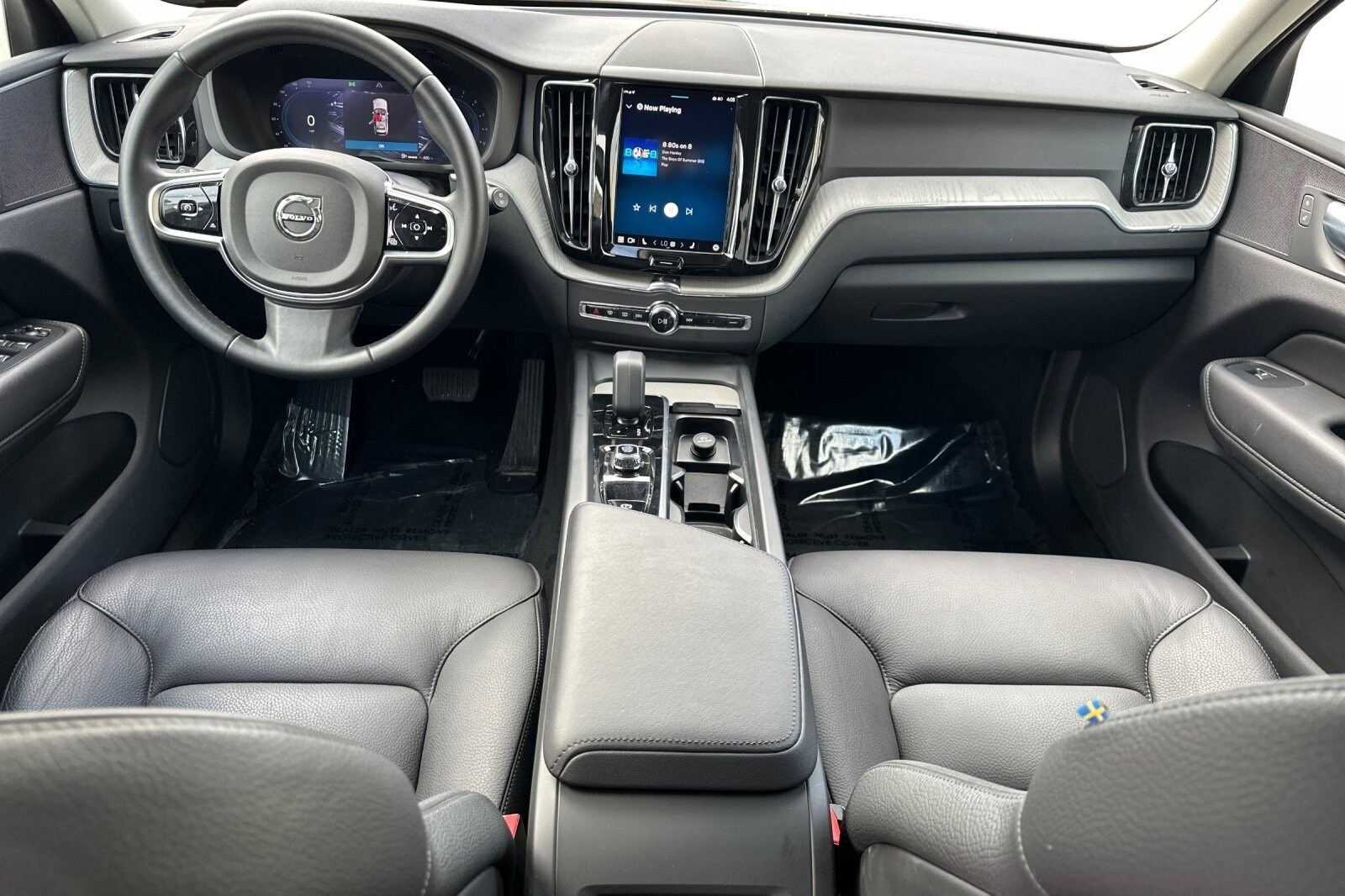 2025 Volvo XC60 B5 Plus photo 3