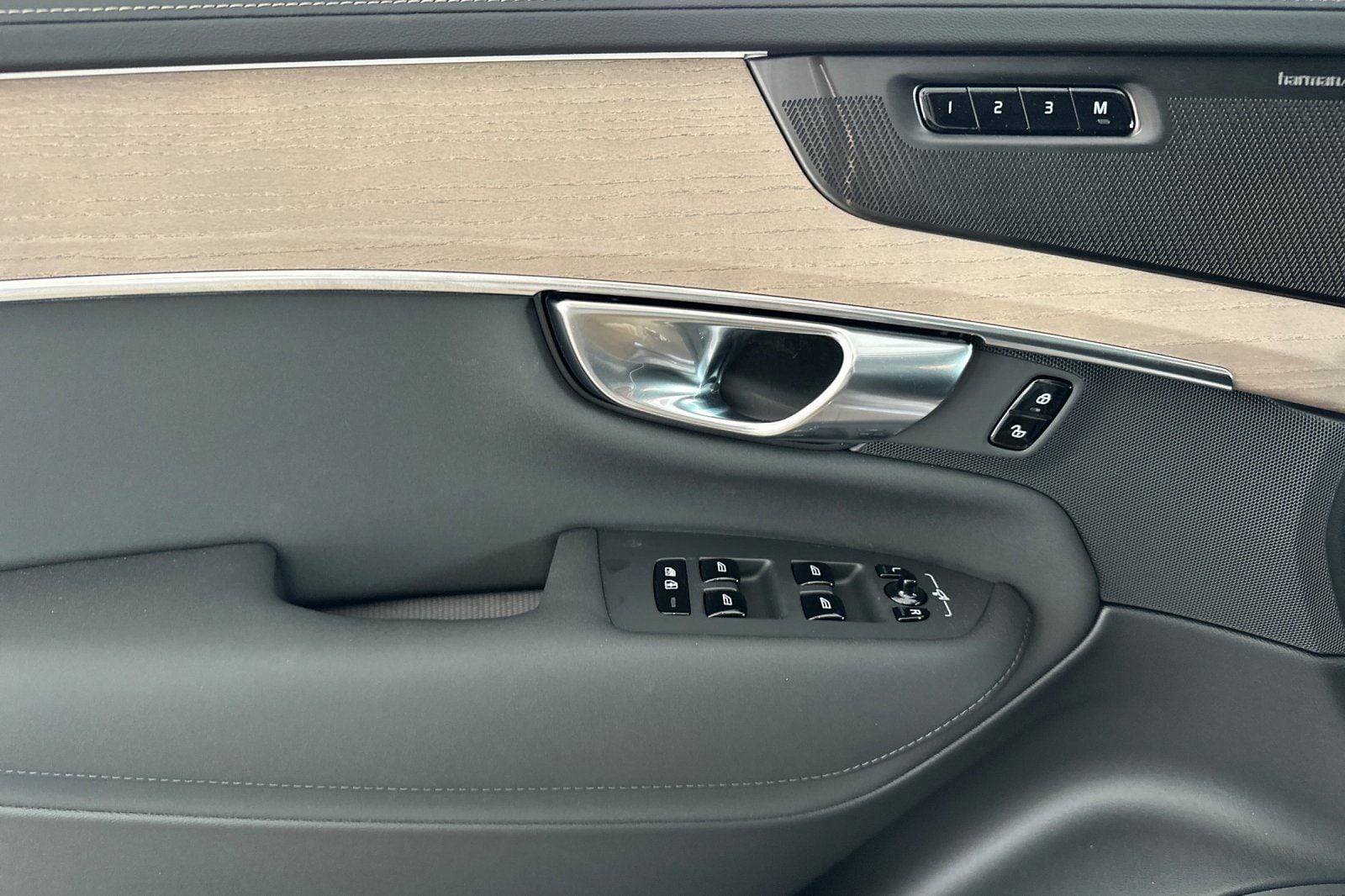 2026 Volvo XC90 Plus - Photo 14