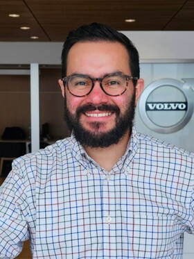Staff member Mauricio Aviles from 42c57a262fdd