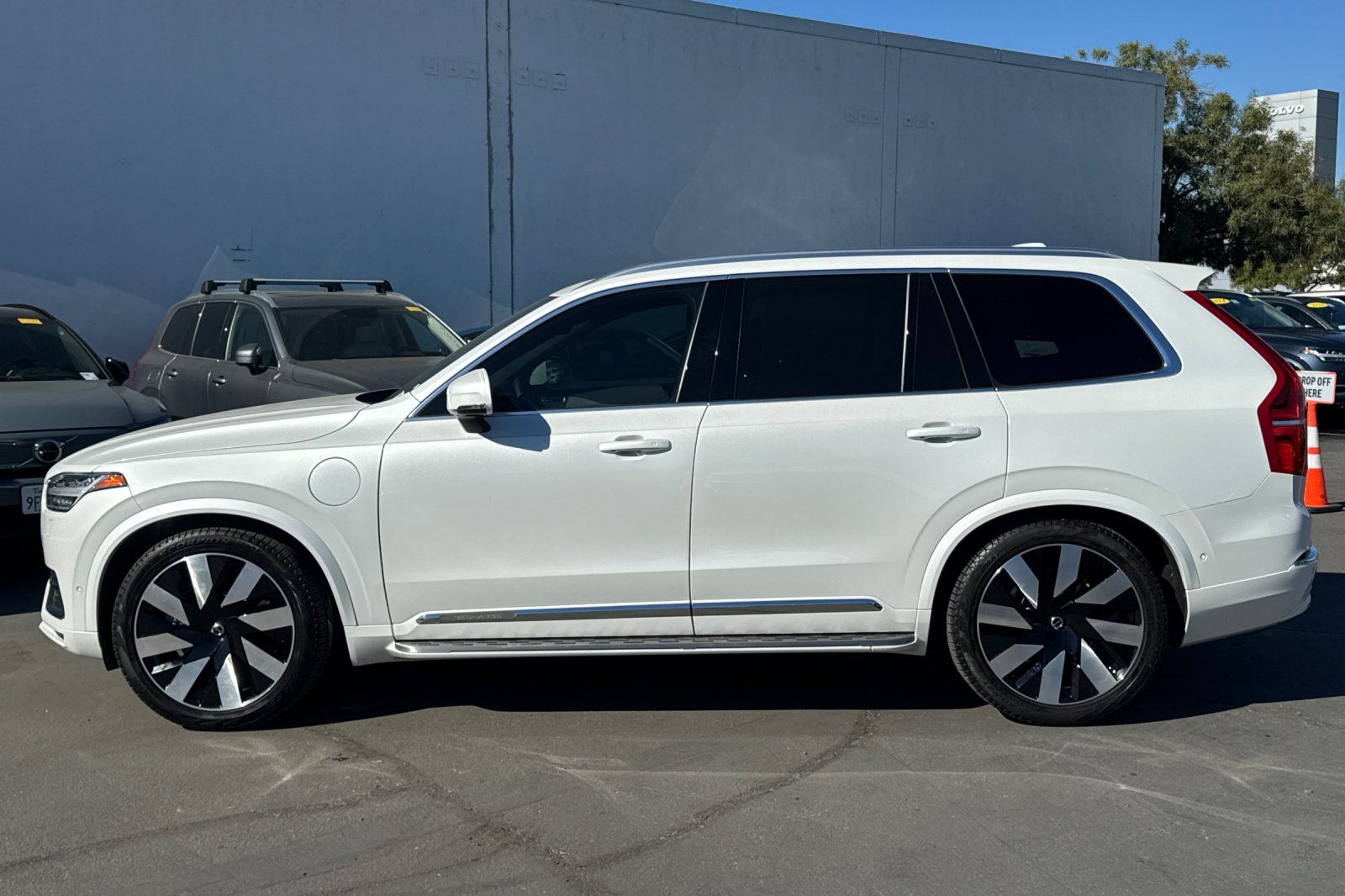 2024 Volvo XC90 plug-in hybrid T8 Ultimate Bright 7-Seater photo 4