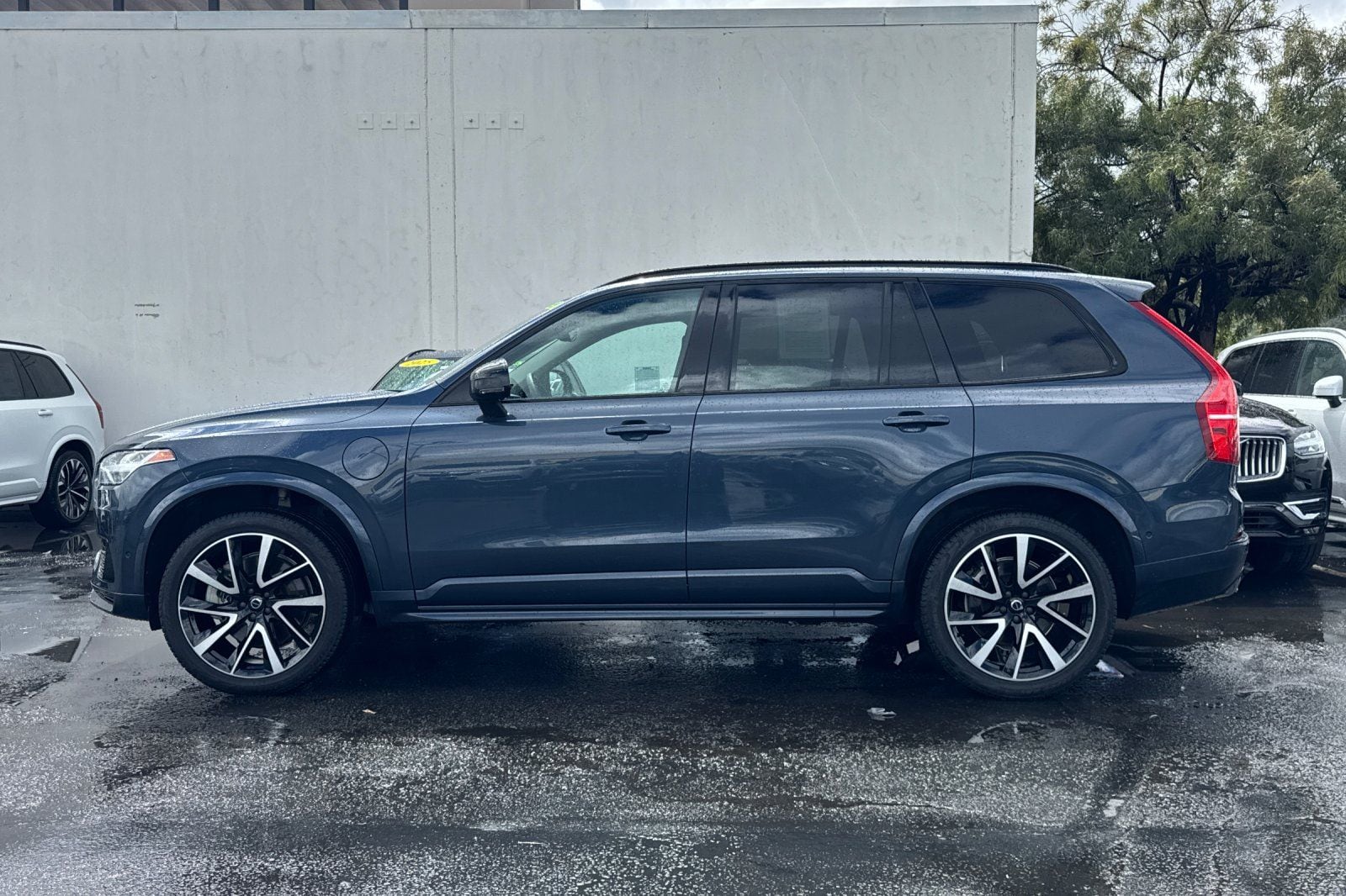 2023 Volvo XC90 Recharge Plug-In Hybrid Plus Dark 7-Seater photo 5