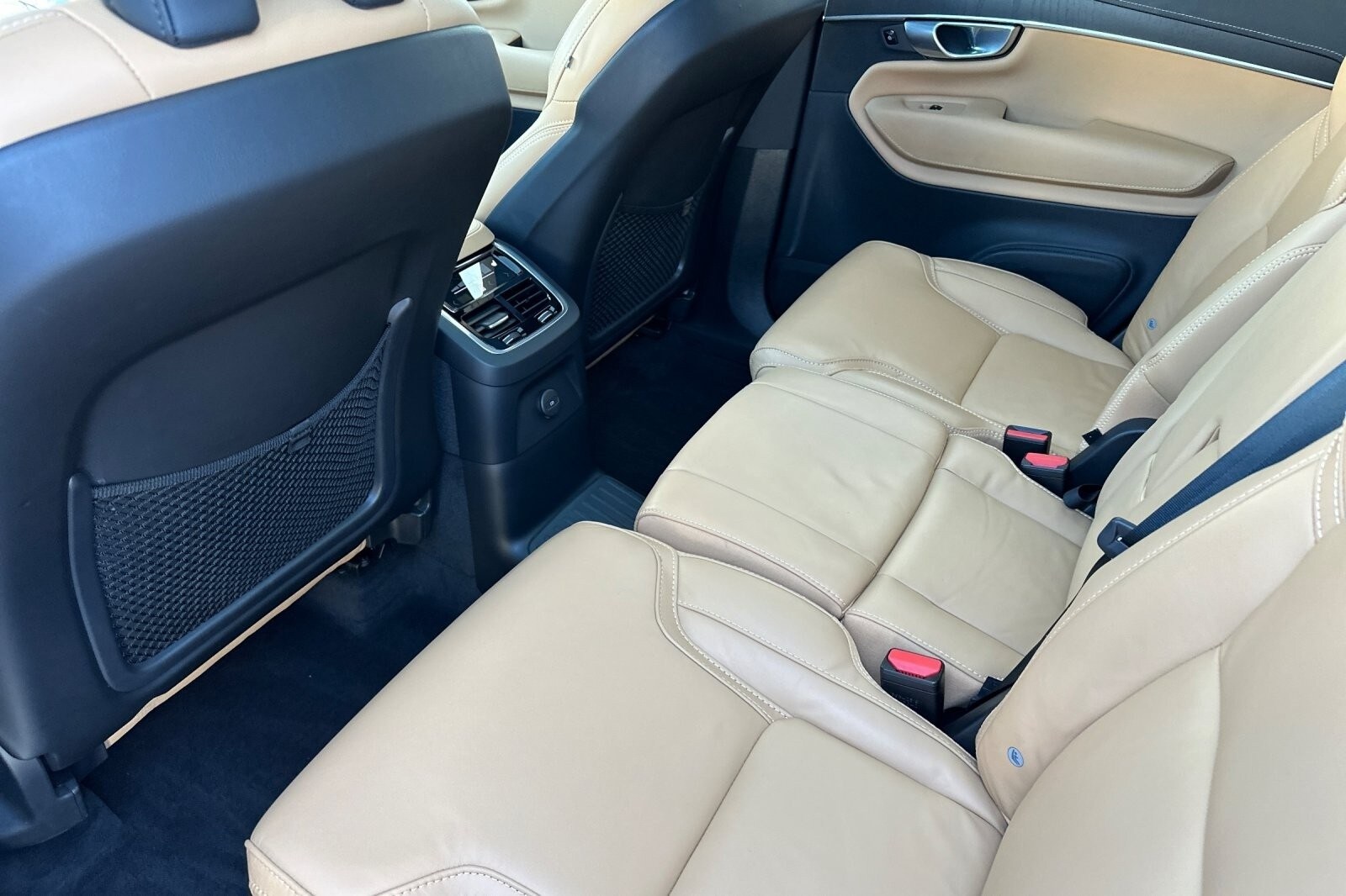 2024 Volvo XC90 T8 Ultimate photo 3